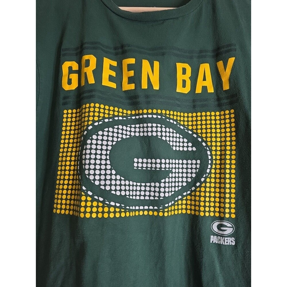 Green Bay Packers NFL Football Size LARGE Majestic Short Sleeve T Shirt